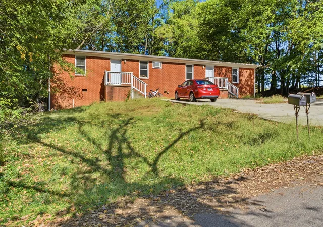 Photo 3 of Multi family home for sale at 896 Locust Dr, Clarksville, TN 37040 | MLS# 3611500 | Listing updated on 2026-10-23