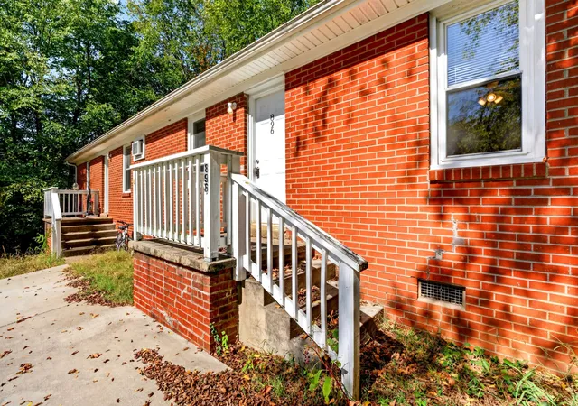 Photo 3 of Multi family home for sale at 896 Locust Dr, Clarksville, TN 37040 | MLS# 3611500 | Listing updated on 2026-10-23