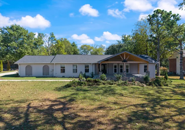 Photo 1 of Single family home for sale at 1037 S Brookside Dr, Gallatin, TN 37066 | MLS# 3611407 | Listing updated on 2026-10-06