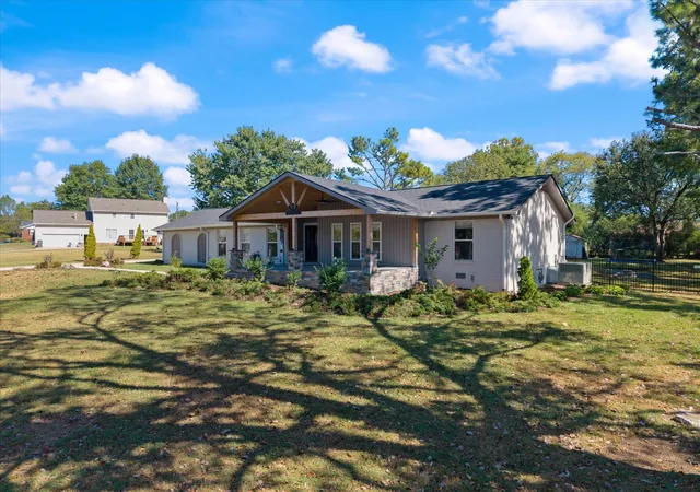Photo 3 of Single family home for sale at 1037 S Brookside Dr, Gallatin, TN 37066 | MLS# 3611407 | Listing updated on 2026-10-06