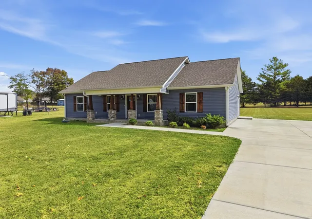 Photo 2 of Single family home for sale at 110 Reese St, Shelbyville, TN 37160 | MLS# 3611420 | Listing updated on 2026-10-04