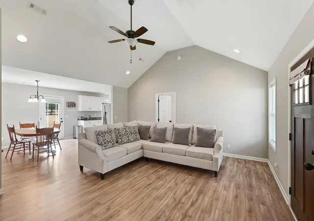 Photo 3 of Single family home for sale at 110 Reese St, Shelbyville, TN 37160 | MLS# 3611420 | Listing updated on 2026-10-04