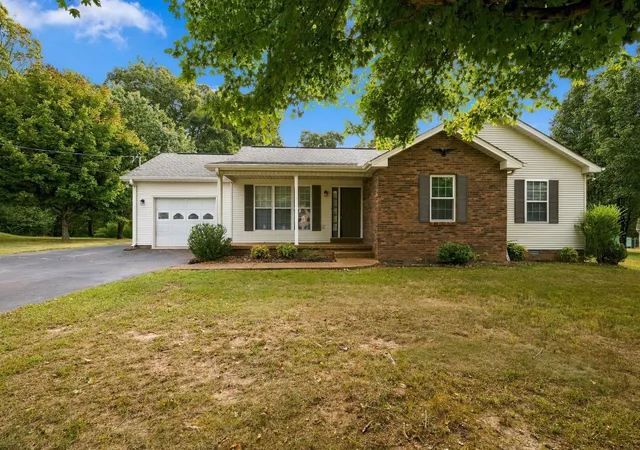 Photo 1 of Single family home for sale at 103 W Dell Rd, Dickson, TN 37055 | MLS# 3611802 | Listing updated on 2026-10-05