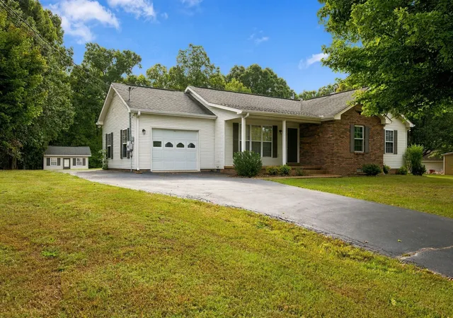 Photo 2 of Single family home for sale at 103 W Dell Rd, Dickson, TN 37055 | MLS# 3611802 | Listing updated on 2026-10-05