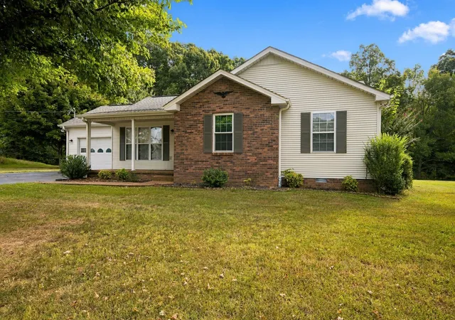 Photo 3 of Single family home for sale at 103 W Dell Rd, Dickson, TN 37055 | MLS# 3611802 | Listing updated on 2026-10-05