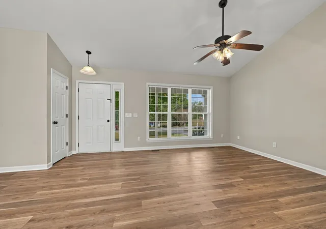 Photo 4 of Single family home for sale at 103 W Dell Rd, Dickson, TN 37055 | MLS# 3611802 | Listing updated on 2026-10-05