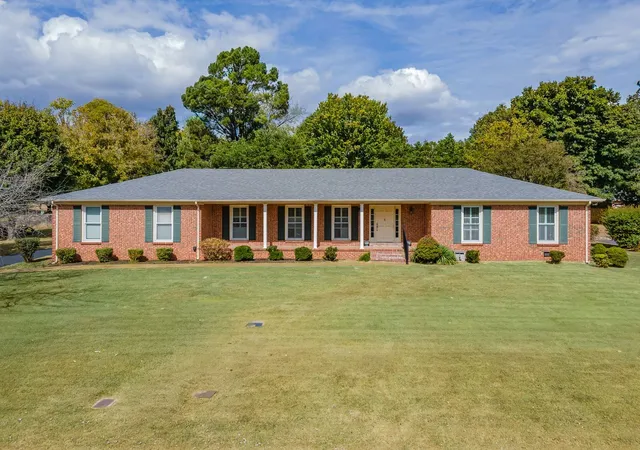 Photo 1 of Single family home for sale at 1408 Lyon St, Columbia, TN 38401 | MLS# 3611475 | Listing updated on 2026-10-07