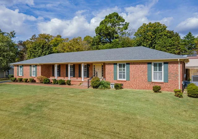 Photo 2 of Single family home for sale at 1408 Lyon St, Columbia, TN 38401 | MLS# 3611475 | Listing updated on 2026-10-07