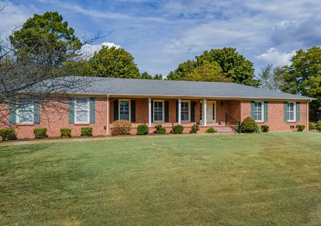 Photo 3 of Single family home for sale at 1408 Lyon St, Columbia, TN 38401 | MLS# 3611475 | Listing updated on 2026-10-07