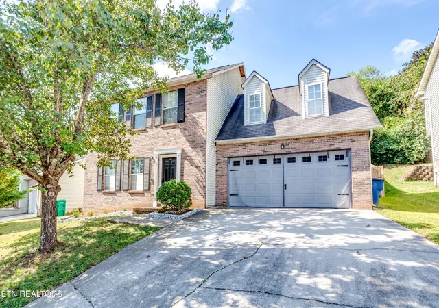 Photo 1 of Single family home for sale at 723 Colony Village Way, Knoxville, TN 37923 | MLS# 3611468 | Listing updated on 2026-10-04