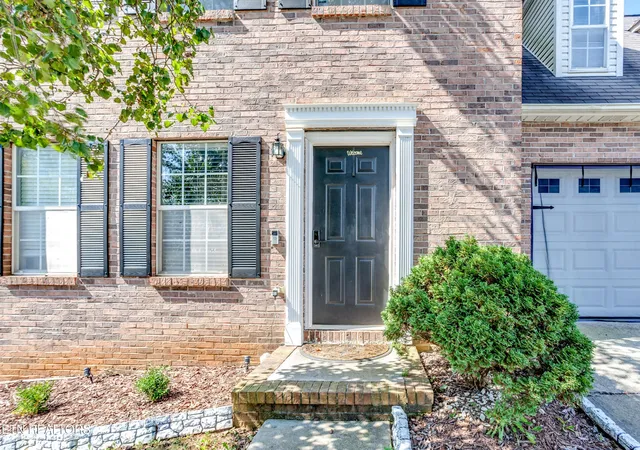 Photo 2 of Single family home for sale at 723 Colony Village Way, Knoxville, TN 37923 | MLS# 3611468 | Listing updated on 2026-10-04
