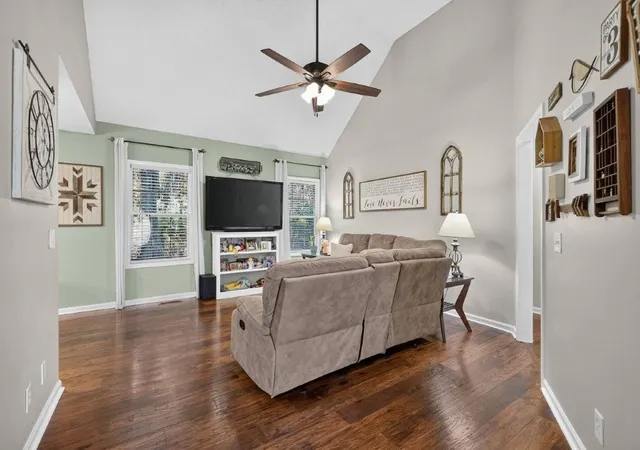 Photo 2 of Single family home for sale at 132 Lorien Cir, Shelbyville, TN 37160 | MLS# 3615411 | Listing updated on 2026-10-09