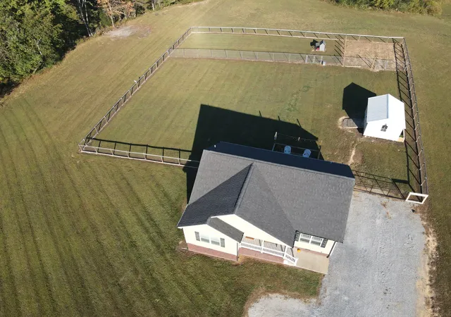 Photo 1 of Single family home for sale at 1193 Liberty Rd, Charlotte, TN 37036 | MLS# 3619267 | Listing updated on 2026-10-20