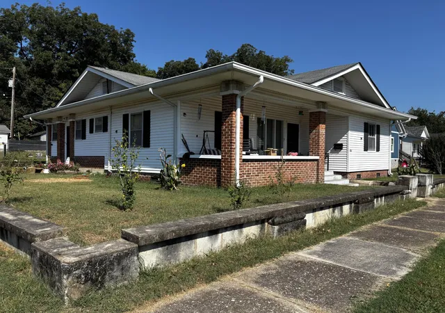 Photo 1 of Single family home for sale at 1018 Elm Ave, South Pittsburg, TN 37380 | MLS# 3611496 | Listing updated on 2026-10-08