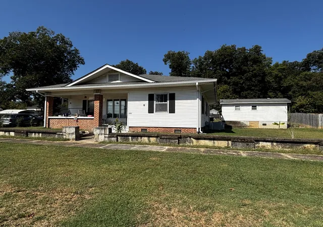 Photo 2 of Single family home for sale at 1018 Elm Ave, South Pittsburg, TN 37380 | MLS# 3611496 | Listing updated on 2026-10-08