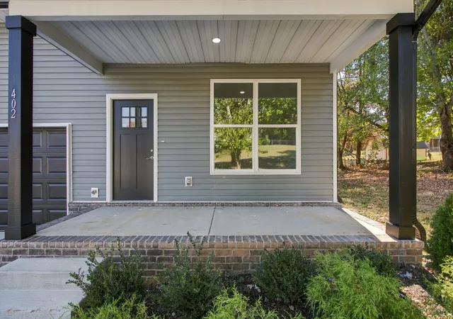 Photo 3 of Single family home for sale at 402 Forrest Dr, Columbia, TN 38401 | MLS# 3613235 | Listing updated on 2026-10-08