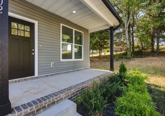 Photo 4 of Single family home for sale at 402 Forrest Dr, Columbia, TN 38401 | MLS# 3613235 | Listing updated on 2026-10-08