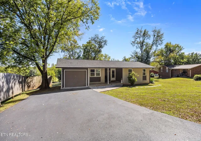 Photo 2 of Single family home for sale at 1706 Hazen St, Knoxville, TN 37915 | MLS# 3611504 | Listing updated on 2026-10-07