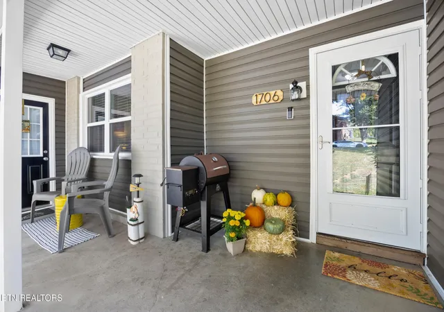 Photo 3 of Single family home for sale at 1706 Hazen St, Knoxville, TN 37915 | MLS# 3611504 | Listing updated on 2026-10-07