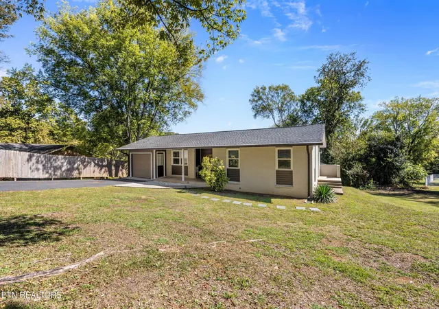 Photo 3 of Single family home for sale at 1706 Hazen St, Knoxville, TN 37915 | MLS# 3611504 | Listing updated on 2026-10-07