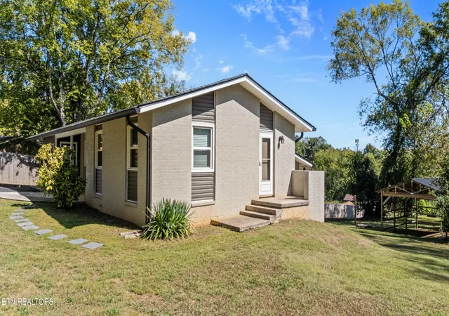 Photo 4 of Single family home for sale at 1706 Hazen St, Knoxville, TN 37915 | MLS# 3611504 | Listing updated on 2026-10-07