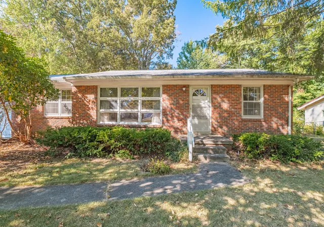 Photo 1 of Single family home for sale at 1104 Westwood Dr, Tullahoma, TN 37388 | MLS# 3612174 | Listing updated on 2026-10-06