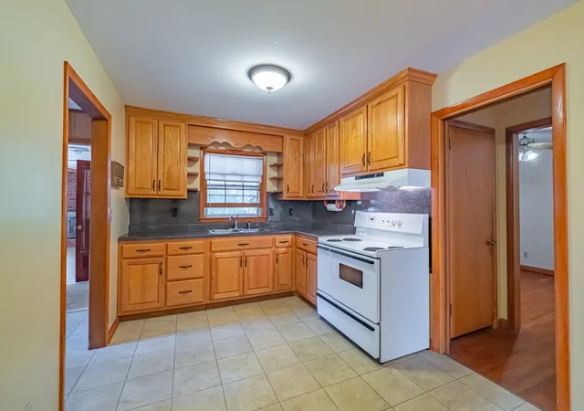 Photo 2 of Single family home for sale at 1104 Westwood Dr, Tullahoma, TN 37388 | MLS# 3612174 | Listing updated on 2026-10-06