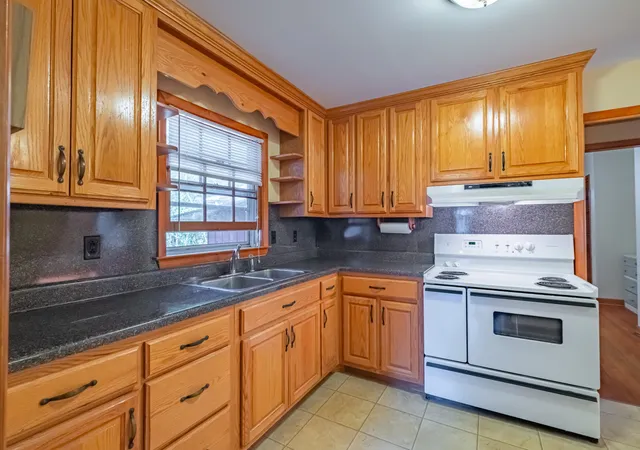 Photo 4 of Single family home for sale at 1104 Westwood Dr, Tullahoma, TN 37388 | MLS# 3612174 | Listing updated on 2026-10-06