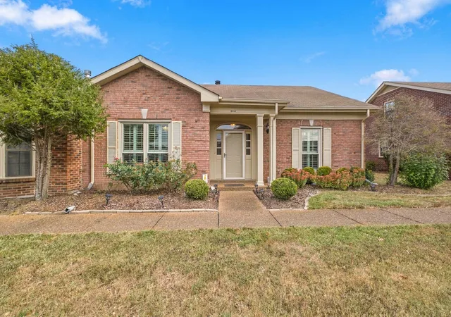 Townhouse for sale at 8515 Sawyer Brown Rd, Nashville, TN 37221 | MLS# 3611972