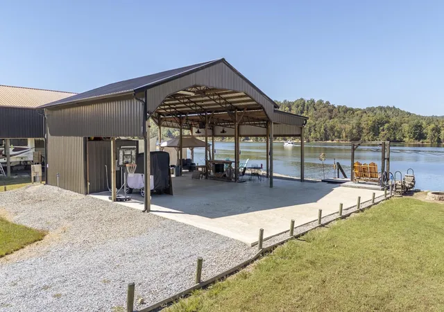 Photo 3 of Manufactured home for sale at 980 S Riverfront Dr #17A,17B, Clifton, TN 38425 | MLS# 3611613 | Listing updated on 2026-10-05