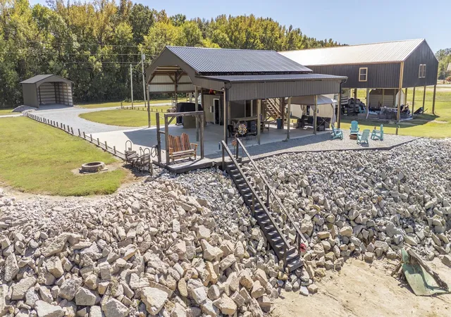 Photo 4 of Manufactured home for sale at 980 S Riverfront Dr #17A,17B, Clifton, TN 38425 | MLS# 3611613 | Listing updated on 2026-10-05
