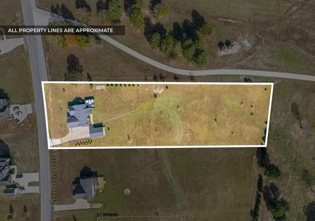 Photo 3 of Single family home for sale at 4025 Chapel Hl Rd, Clarksville, TN 37040 | MLS# 3619990 | Listing updated on 2026-10-14