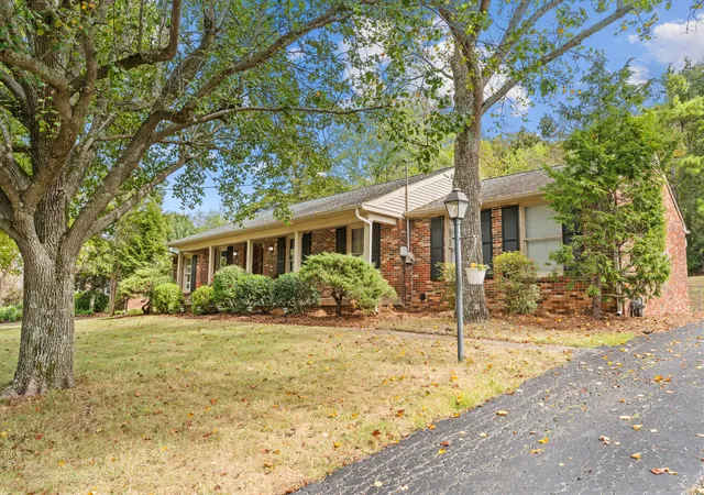 Photo 2 of Single family home for sale at 930 Percy Warner Blvd, Nashville, TN 37205 | MLS# 3612279 | Listing updated on 2026-10-08