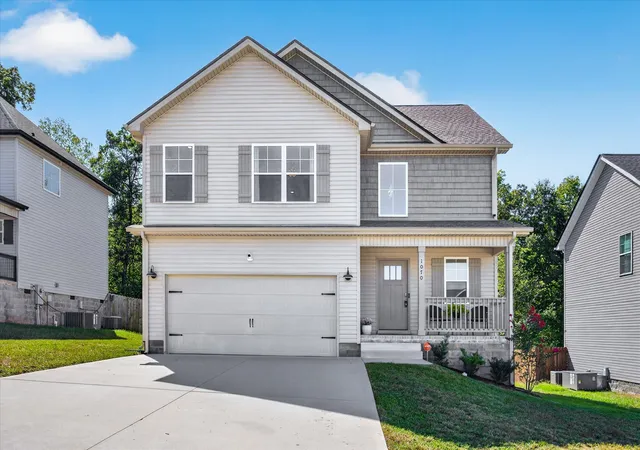 Photo 3 of Single family home for sale at 1070 Winesap Rd, Clarksville, TN 37040 | MLS# 3615443 | Listing updated on 2026-10-14