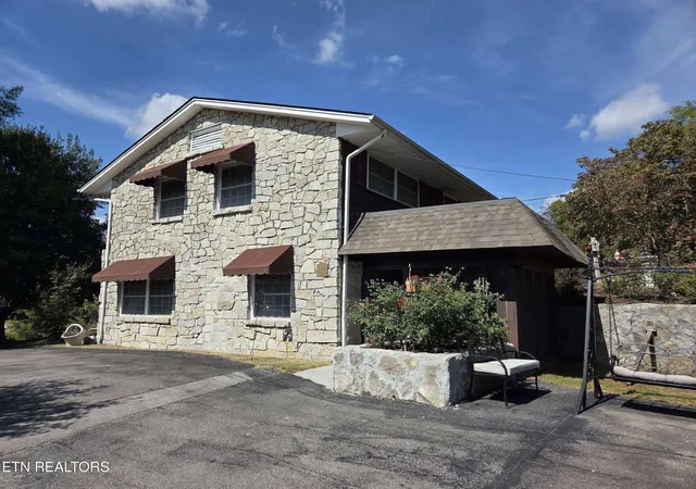 Photo 1 of Single family home for sale at 572 Mountain Rd, Clinton, TN 37716 | MLS# 3611655 | Listing updated on 2026-10-06