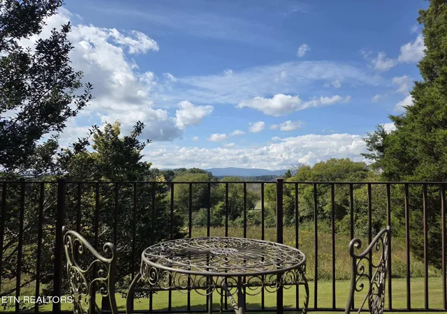 Photo 3 of Single family home for sale at 572 Mountain Rd, Clinton, TN 37716 | MLS# 3611655 | Listing updated on 2026-10-06