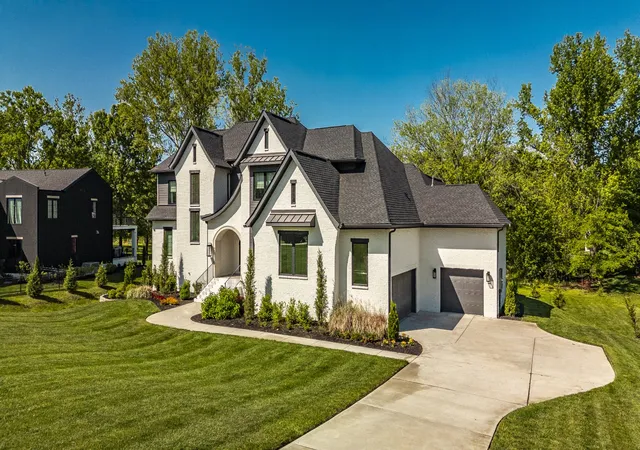 Photo 2 of Single family home for sale at 1305 Twin Springs Dr, Brentwood, TN 37027 | MLS# 3612523 | Listing updated on 2026-10-08