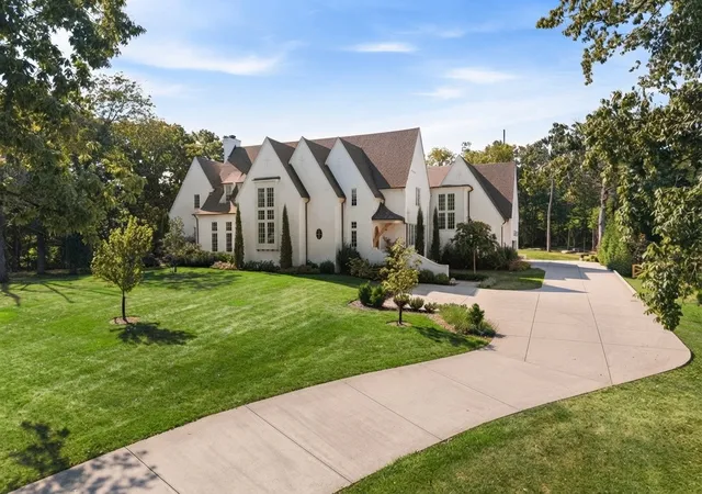 Photo 1 of Single family home for sale at 705 Georgetown Dr, Nashville, TN 37205 | MLS# 3611722 | Listing updated on 2026-10-05