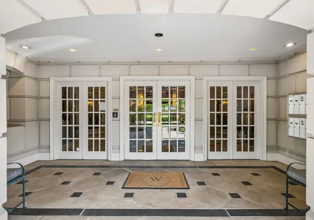 Listing Photo 1 - Condo for sale in building located at 3737 W End Ave, Nashville, TN 37205 - Unit #305