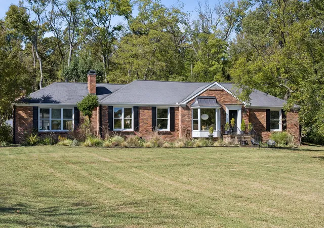 Single family home for sale at 313 Jocelyn Holw Cir, Nashville, TN 37205 | MLS# 3615552