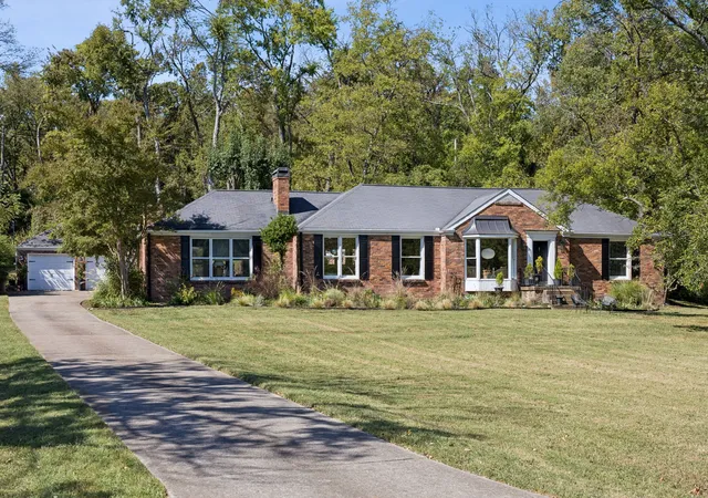 Photo 1 of Single family home for sale at 313 Jocelyn Holw Cir, Nashville, TN 37205 | MLS# 3615552 | Listing updated on 2026-10-29