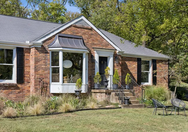 Photo 4 of Single family home for sale at 313 Jocelyn Holw Cir, Nashville, TN 37205 | MLS# 3615552 | Listing updated on 2026-10-29