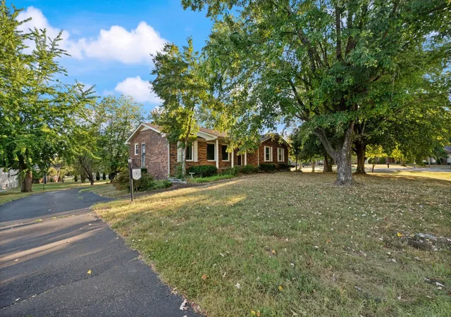 Photo 2 of Single family home for sale at 110 Sam Davis Dr, Springfield, TN 37172 | MLS# 3611835 | Listing updated on 2026-10-08