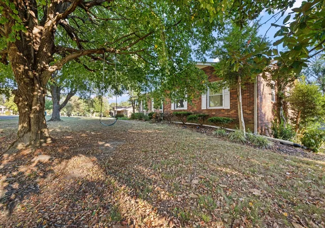 Photo 3 of Single family home for sale at 110 Sam Davis Dr, Springfield, TN 37172 | MLS# 3611835 | Listing updated on 2026-10-08