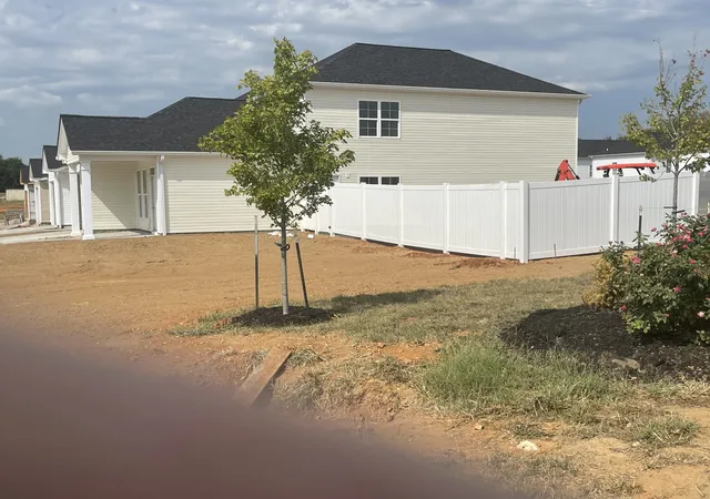 Photo 3 of Single family home for sale at 406 Daniel Boone Ln, Hopkinsville, KY 42240 | MLS# 3611788 | Listing updated on 2026-10-05