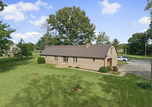 Photo 2 of Single family home for sale at 385 Crutchfield Ln, Paris, TN 38242 | MLS# 3611822 | Listing updated on 2026-10-05
