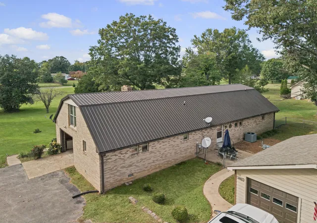 Photo 3 of Single family home for sale at 385 Crutchfield Ln, Paris, TN 38242 | MLS# 3611822 | Listing updated on 2026-10-05