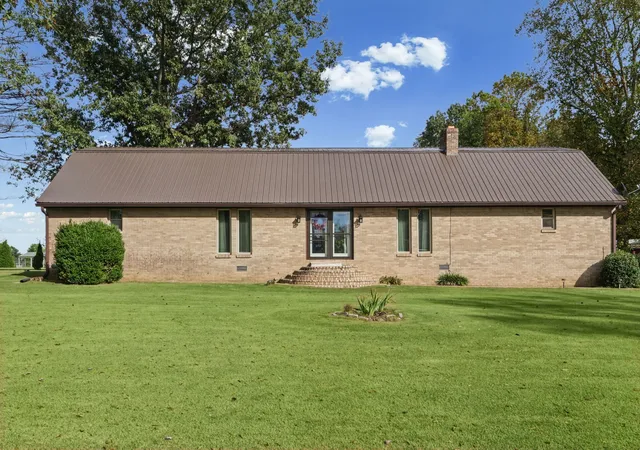 Photo 4 of Single family home for sale at 385 Crutchfield Ln, Paris, TN 38242 | MLS# 3611822 | Listing updated on 2026-10-05