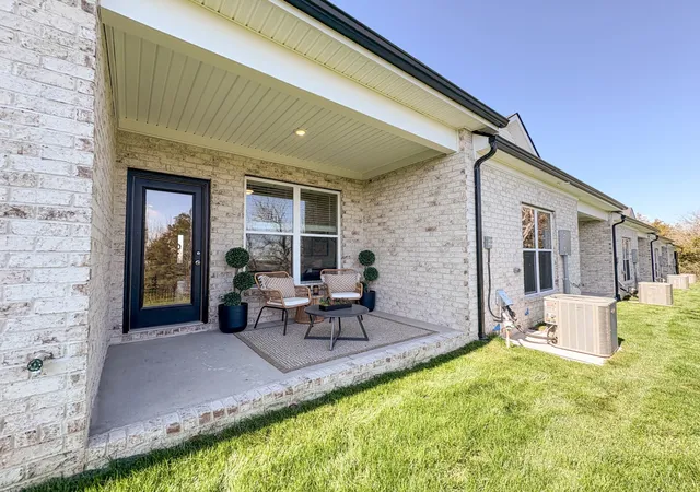 Photo 2 of Townhouse for sale at 237 Glencrest Dr, Hendersonville, TN 37075 | MLS# 3611730 | Listing updated on 2026-10-05