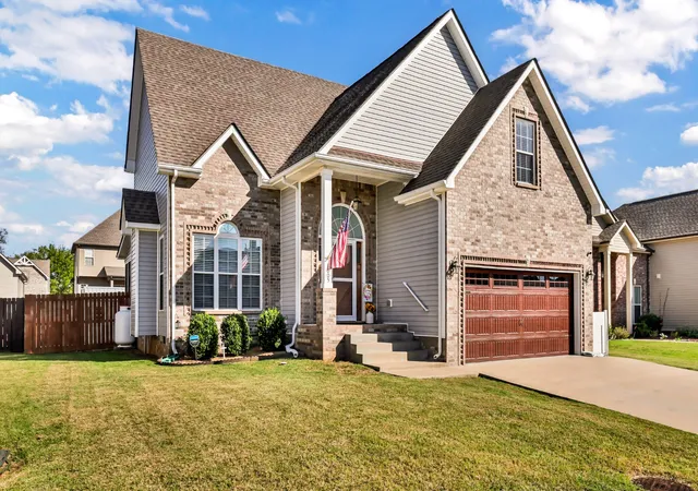 Photo 1 of Single family home for sale at 1005 Shirley Dr, Clarksville, TN 37042 | MLS# 3615432 | Listing updated on 2026-10-09